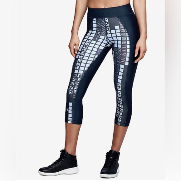 Under Armour HeatGear Compression Black Capri Leggings Spandex Womens Size Small - Picture 1 of 10